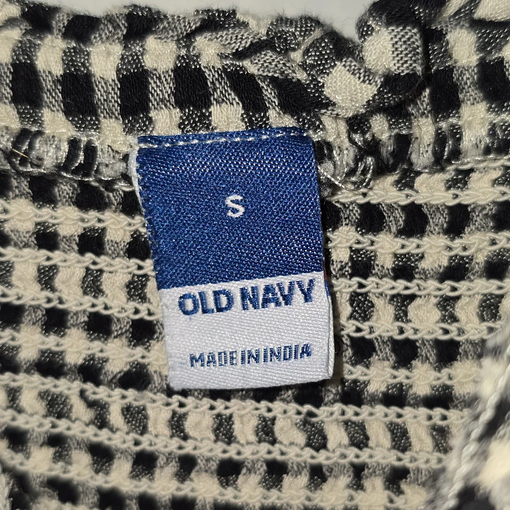 🌟 Old Navy Sleeveless Smocked-Bodice Gingham Top - Picture 3 of 6